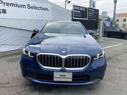 ☆BMWの代名詞とも言える【キドニーグリル】一目見ただけでBMW車であると認識できる確固たるアイコンとして存在感を放ちます☆