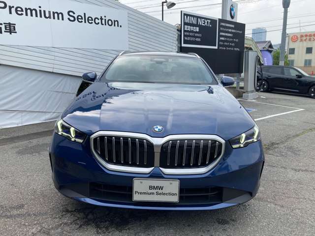 ☆BMWの代名詞とも言える【キドニーグリル】一目見ただけでBMW車であると認識できる確固たるアイコンとして存在感を放ちます☆