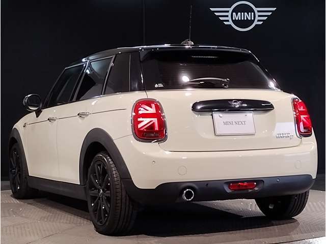 自宅にいながらお車の確認ができます。FaceTime動画電話やYouTube動画配信サービスであなただけの詳細動画をご来店いただかなくても、Live通信でお届けします。