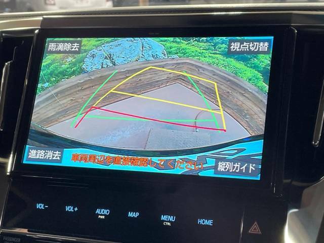 【バックカメラ】駐車時に後方がリアルタイム映像で確認できます。大型商業施設や立体駐車場での駐車時や、夜間のバック時に大活躍！運転スキルに関わらず、今や必須となった装備のひとつです！