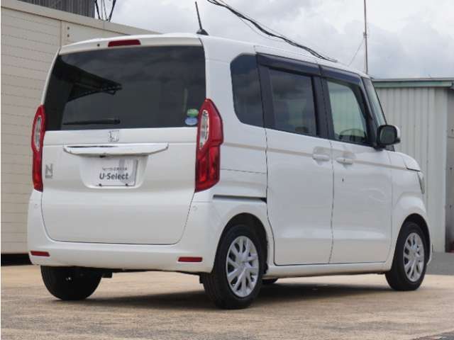 エンジンは車の心臓部分です。このエンジンルームが汚いとトラブルの基になります。当店は専用の液剤を使って徹底的に綺麗にします。