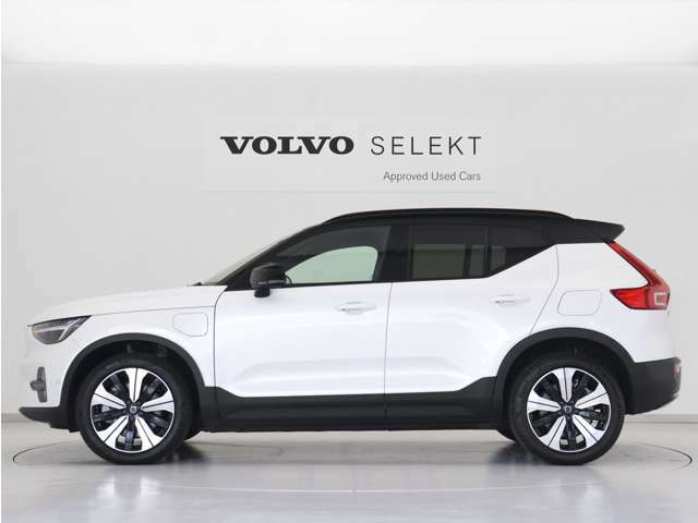 北欧の革新性が生み出したコンパクト・シティSUV。ボルボXC40に、新たにラインナップされたピュアEVモデルです。ボルボのピュアEVを象徴するフレームレスグリルプレートをはじめエクステリアを刷新。