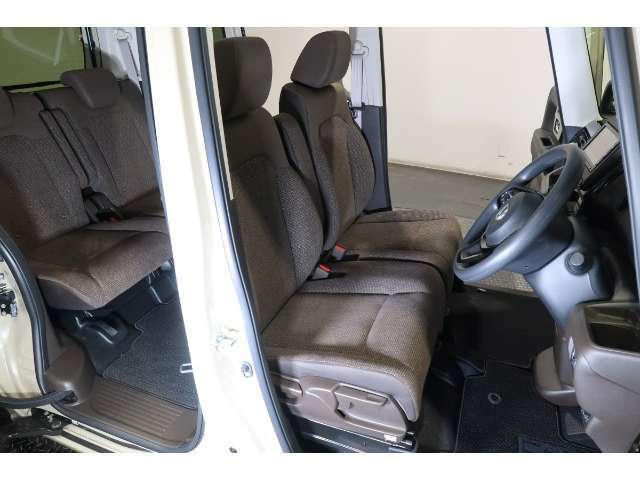 ◆◆両側電動スライドドア！！荷物で手が塞がる時など簡単にドアの開閉が出来ます！何より力いらずで開閉OK！女性やお年寄りにも優しい♪電動機能はOFFにもできますから元気なお子様の駆け出しも安心！