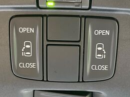 【両側パワースライドドア】スマートキーや運転席のスイッチで後席両側スライドドアの開閉が可能♪電動だから力を入れてドアを開ける必要が無く、小さなお子様でも簡単に開け閉めでき快適です♪