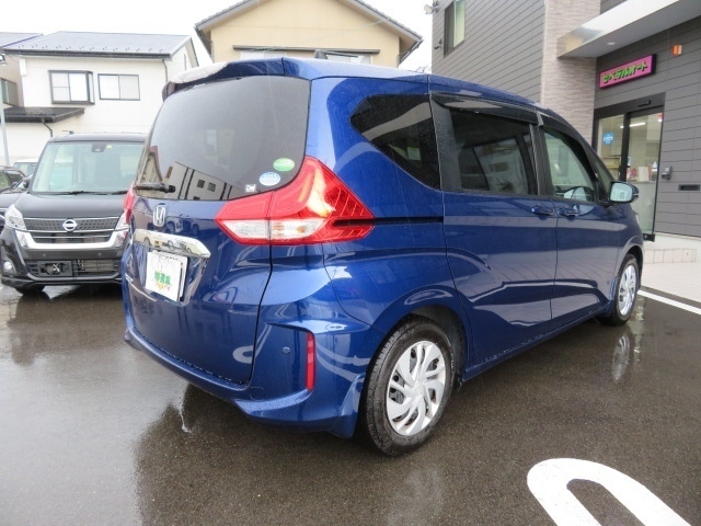 セベラルオートは指定工場をしっかりと完備してるにゃん！オイル交換から車検まで何でもおまかせ！ご納車前の整備は資格を持ったメカニックが頑張ってるにゃん☆