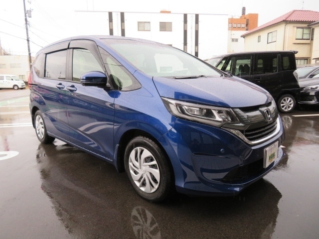 傷ついちゃったクルマの鈑金や塗装もできるにゃん☆セベラルオートはなんでもできるにゃん！