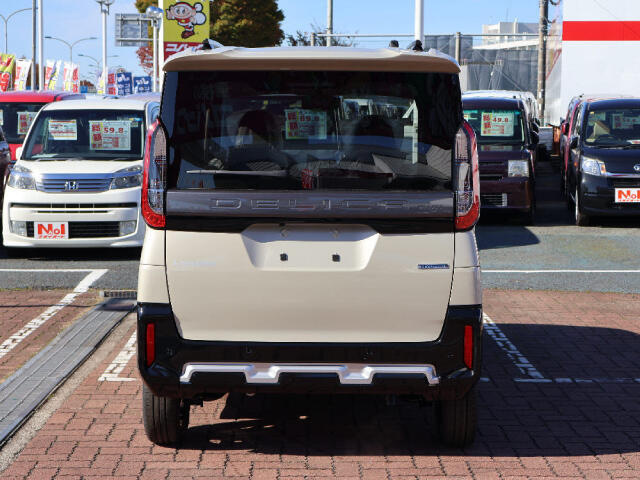 今の軽自動車は、とても広い！普通車と比べて維持費もお得で、家計に優しいですよ！