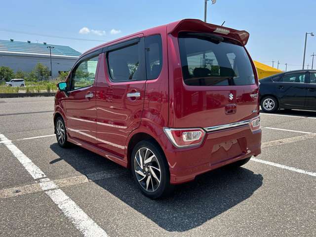 イエストは、車両販売、カーショップ、板金工場、大型整備工場、セルフスタンドと広大な敷地に隣接しております。小さなものから大きなものまで幅広く対応いたします！