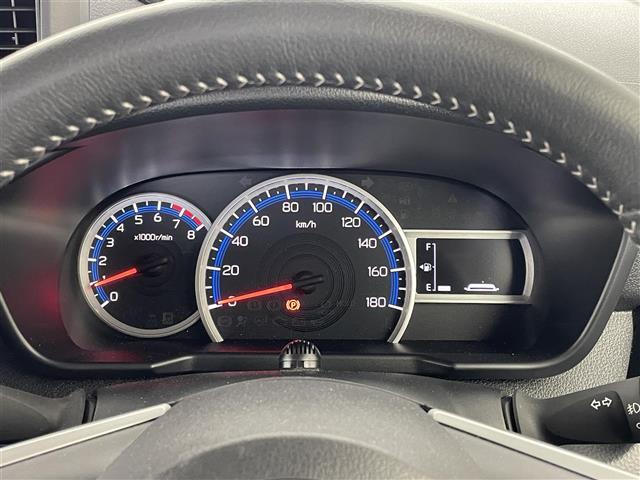 【スピードメーター】メーターがシンプルで見やすく運転しやすいですね！