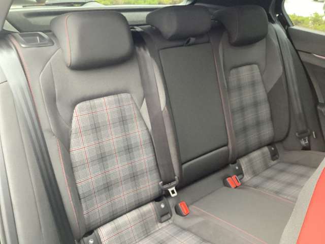 リアシートも綺麗です