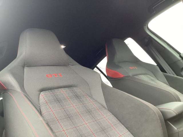 天井とフロントシートの様子です