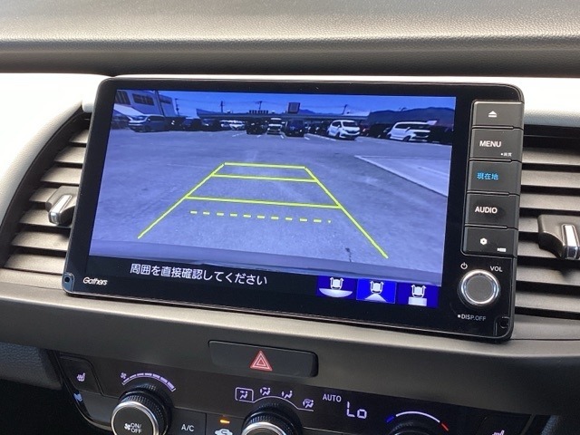 バックモニターにガイド線表示付きなので車庫入れも安心【カメラアングルは3パターンから選べます】知らない道でも安心して楽しくお出かけができます。