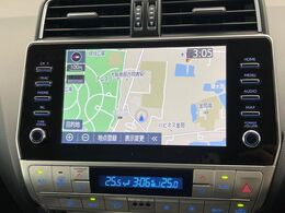 【メーカー純正9型ナビ】インテリアに溶け込むスタイリッシュな「専用設計」メーカーナビを装備♪視認性や操作性など基本性能にも優れ、より上質なカーライフをお楽しみいただけます。