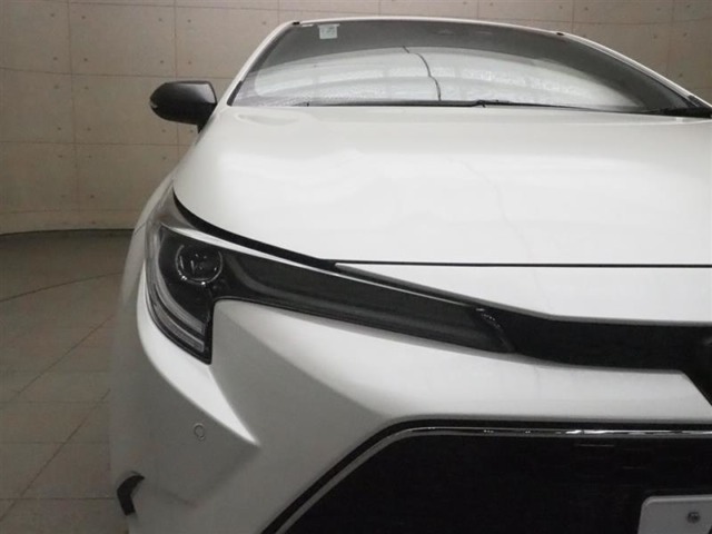 LEDヘッドライトです。デザイン性がよくとても明るいので、夜間の走行や悪天候でも安心です。しかも長寿命！