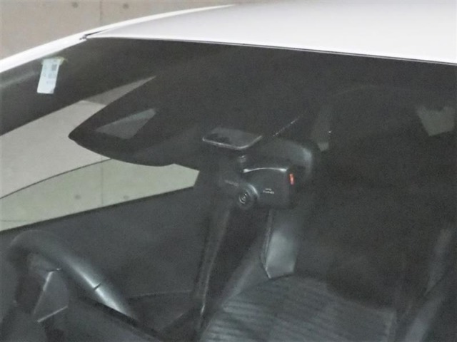 衝突被害軽減ブレーキも付いています。