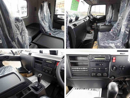 2人乗り 標準ベッド付 フロア6MT 運転席肘掛け AM/FM アドブルー ターボ 排気ブレーキ 室内蛍光灯