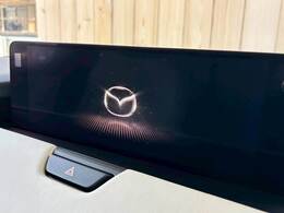 【純正ナビ】一体感のあるナビは、高級感ある車内を演出してくれます。Bluetooth再生などオーディオ機能も充実しておりますので、運転もより楽しめます♪