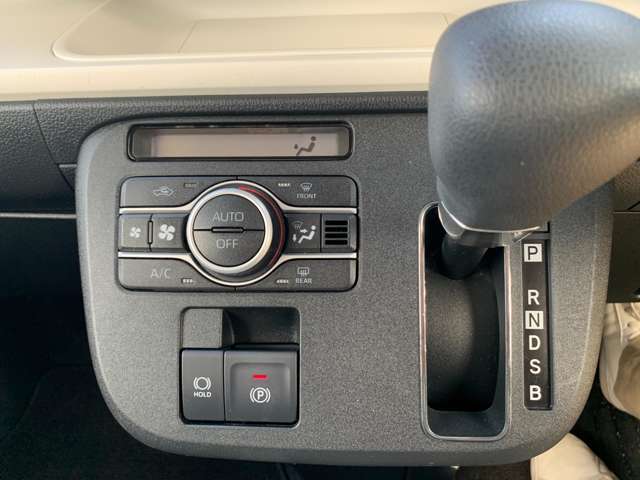 毎日全国の仕入れ先から厳選した車を仕入れております！プロの査定士の検査を受けた車を仕入れ、入庫後も社員が1台1台を走行チェックや状態確認・装備確認などを入念に行います。