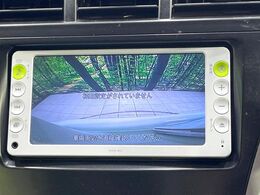 【バックカメラ】駐車時に後方がリアルタイム映像で確認できます。大型商業施設や立体駐車場での駐車時や、夜間のバック時に大活躍！運転スキルに関わらず、今や必須となった装備のひとつです！