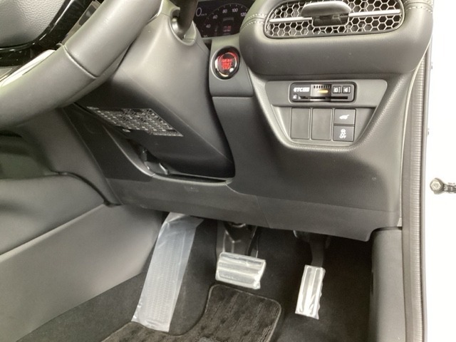 高速で便利なETCがあり、横滑りを防ぐVSAなどのスイッチは、運転席の右側、手の届きやすい位置にあります。