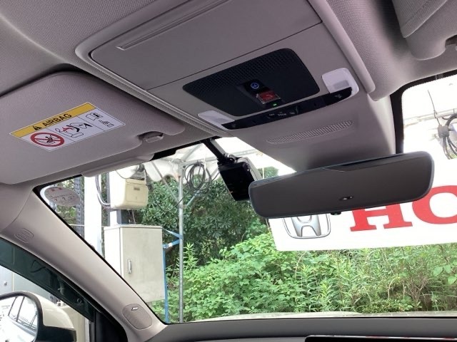 Hondaセンシング搭載！ミリ波レーダーと単眼カメラで、クルマの前方の状況を認識。ブレーキやステアリングの制御技術と協調し、安心・快適な運転や事故回避を支援する先進のシステムです！