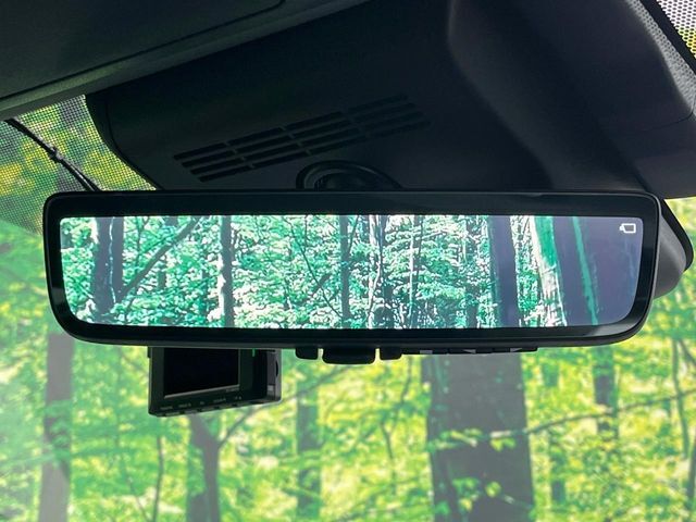 【デジタルインナーミラー】後席の大きな荷物や同乗者で後方が確認しづらい時でも安心！カメラが撮影した車両後方の映像をルームミラー内に表示。クリアな視界で状況の確認が可能です！