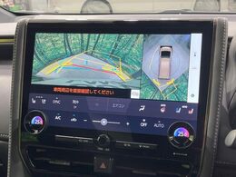 【パノラミックビューモニター】専用のカメラにより、上から見下ろしたような視点で360度クルマの周囲を確認することができます☆死角部分も確認しやすく、狭い場所での切り返しや駐車もスムーズに行えます。