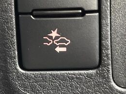【プリクラッシュセーフティ】前方の車両等を検知し、衝突しそうな時は警報で注意を促し、ブレーキを踏む力をサポート。ブレーキを踏めなかった場合は衝突被害軽減ブレーキが作動、衝突回避をサポートします。