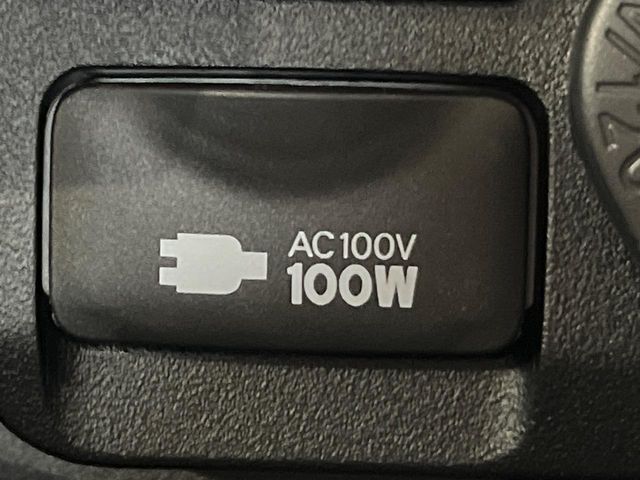 【アクセサリーコンセント】キャンプやスポーツ、アウトドアでのアクティビティはもちろん、災害・停電の際に助けにもなるAC100Vコンセントを装備♪ケータイやタブレット、ゲーム機器の充電にも♪