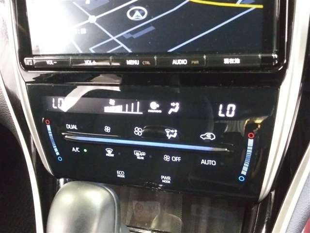 運転席と助手席に独立した温度コントロールを提供、いつでも快適空間をお楽しみいただけます