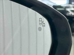 【ブラインドスポットモニター（BSM）】車線変更時に車両後方から来る車両を検知し安全をサポートする装置です。