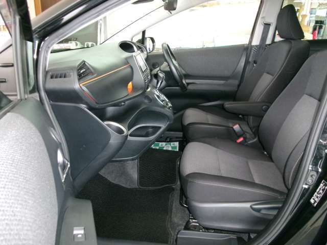 全車無料保証付き販売で御座います。他にカーセンサーアフター保証や大曲オート保証＋保証対象部位【スーパープレミアム404部位保証】3年走行無制限有料保証もご用意しております。詳細等はお問い合せ下さい。