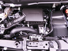 エンジンは車の心臓部分です。このエンジンルームが汚いとトラブルの基になります。当店は専用の液剤を使って徹底的に綺麗にします。