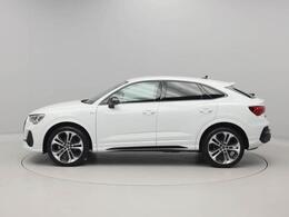 濃淡のコントラストが美しく映えるプレスライン