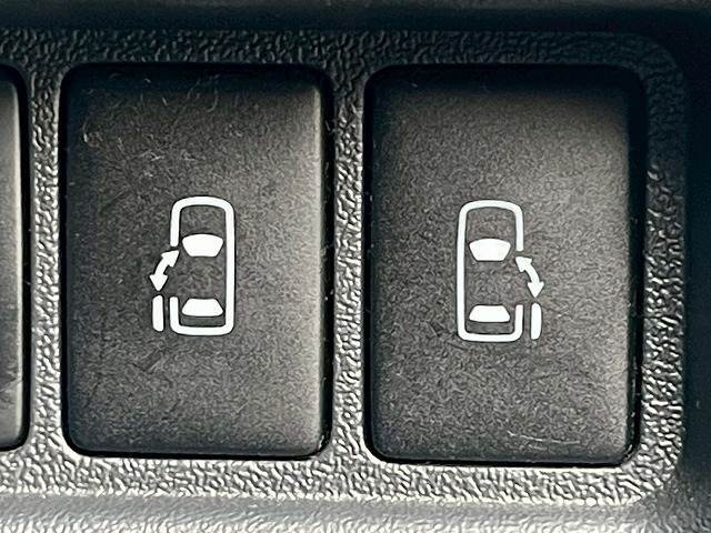 【両側電動スライドドア】運転席よりボタンひとつで開閉可能なスライドドアです。雨の日のお迎えの時など役立ちますね。