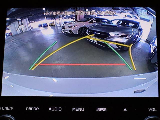 バックカメラ装備。運転席からは死角になる場所をカメラが補完しますので安全です。また、ガイド線が曲がる方向に動くタイプなので、初めての駐車場に止めるときや縦列駐車などの時に便利です。