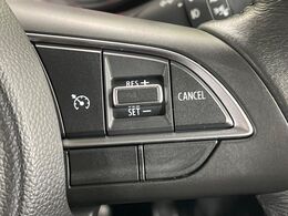 【クルーズコントロール】高速道路もラクラク走行。アクセルを離しても一定速度で走行ができ、長距離運転時の負担を軽減！加速・減速も簡単なスイッチ操作で調整できます。