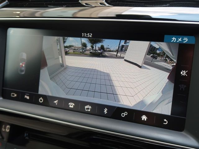 リアビューカメラ『ガイドライン付きのカラーバックカメラを搭載。運転が不慣れな方も安心して駐車していただけます。バックソナーも内蔵されており障害物を検知し知らせます。』