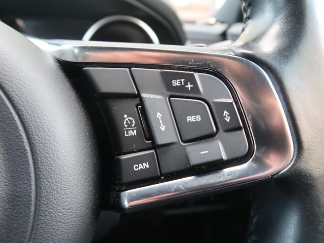 アダプティブクルーズコントロール　『ミリ波レーダー+ステレオカメラにより前方車輌を認識し、高速道路などの自動車専用道路では追従機能付きのクルーズコントロールをご利用になれます。』