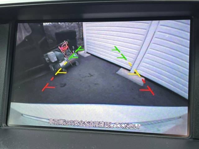 【バックカメラ】駐車時に後方がリアルタイム映像で確認できます。大型商業施設や立体駐車場での駐車時や、夜間のバック時に大活躍！運転スキルに関わらず、今や必須となった装備のひとつです！