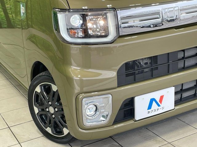 【LEDヘッドライト】悪天候や夜間走行時も良好な視界を確保し安心して運転できる高輝度LEDヘッドライトを装備！点灯速度が早く、消費電力も抑えられています。