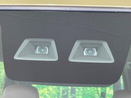 【スマートアシスト】走行中に前方の車両等を認識し、衝突しそうな時は警報とブレーキで衝突回避と被害軽減をアシスト。より安全にドライブをお楽しみいただけます。