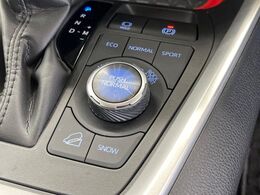 4WDのお車ですので、雪道でも安心です♪降雪地地域にお住まいの方以外にも、ウィンタースポーツが趣味の方や降雪地域へ帰省される機会がある方にもおすすめ！