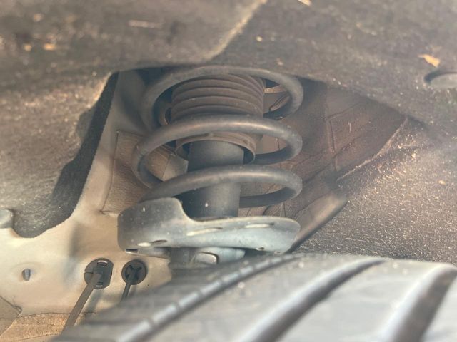 お車を安心してお乗りいただく為には、足回りの定期点検が欠かせません。サービスサポート（有償保証）では無料点検もご提供しており、安心のカーライフをお過ごしいただけるサポート体制が整っています。