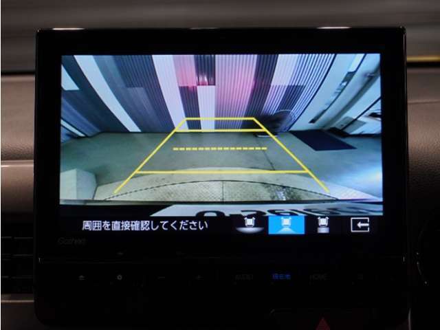 【バックカメラ】後退時も安心。リバース連動で画面が切り替わるのでとっても便利。