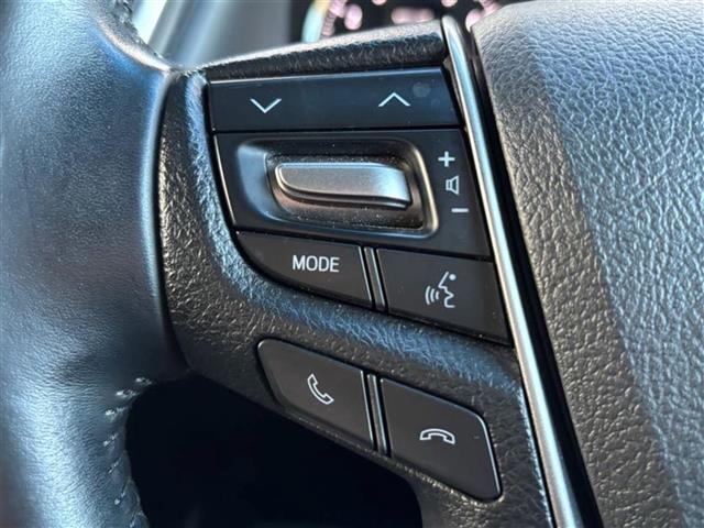 【ステアリングスイッチ】手元のボタンから、オーディオやナビなどの操作ができるので、よそ見をせずに安全に運転に集中できます！