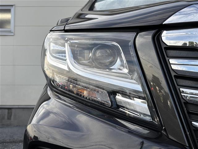 【LEDヘッドライト】消費する電力が少なく耐久年数が長いのが特徴のヘッドライトです。さらに長持ちさせたい方は、ヘッドライト・フロントガラスなどのコーティングもご用意しています。