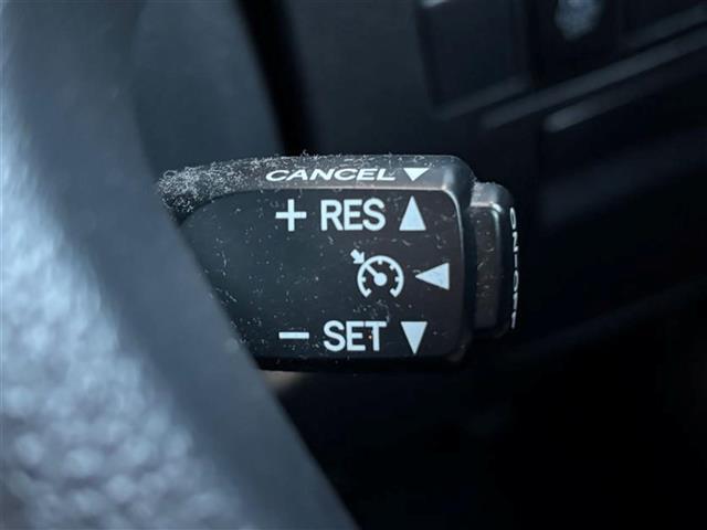 【クルーズコントロール】高速道路や自動車専用道路を走行中にドライバーが設定した速度で、アクセルペダルを踏まなくても、一定の車速で走行してくれます！