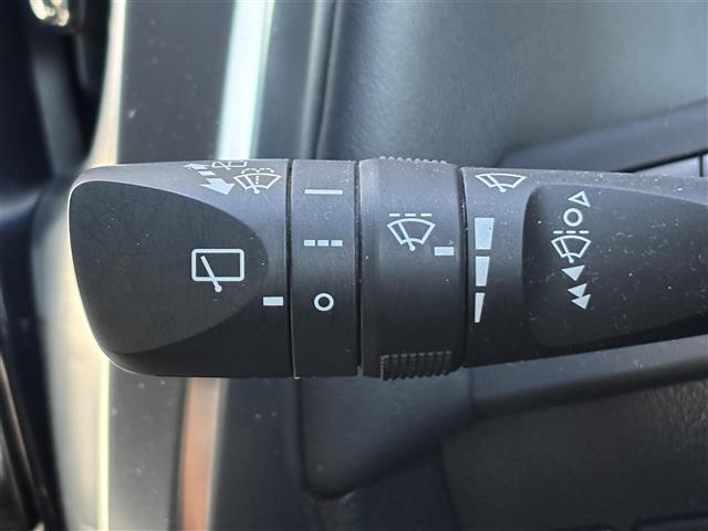 [ワイパー]ご自身の好きなタイミングでワイパーを作動させることができます！