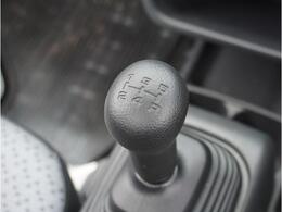 【5速MT】5速ミッション車です、近年AT車が増えているなかでギア選択の自由度の高いMT車は嬉しいですね。